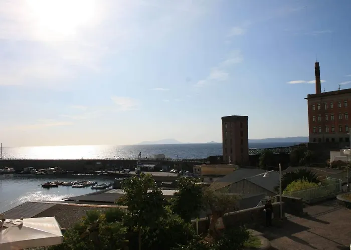 B&B Torre Del Greco Alojamento de Acomodação e Pequeno-almoço 4*