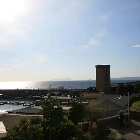 B&B Torre Del Greco Bed and Breakfast 4*